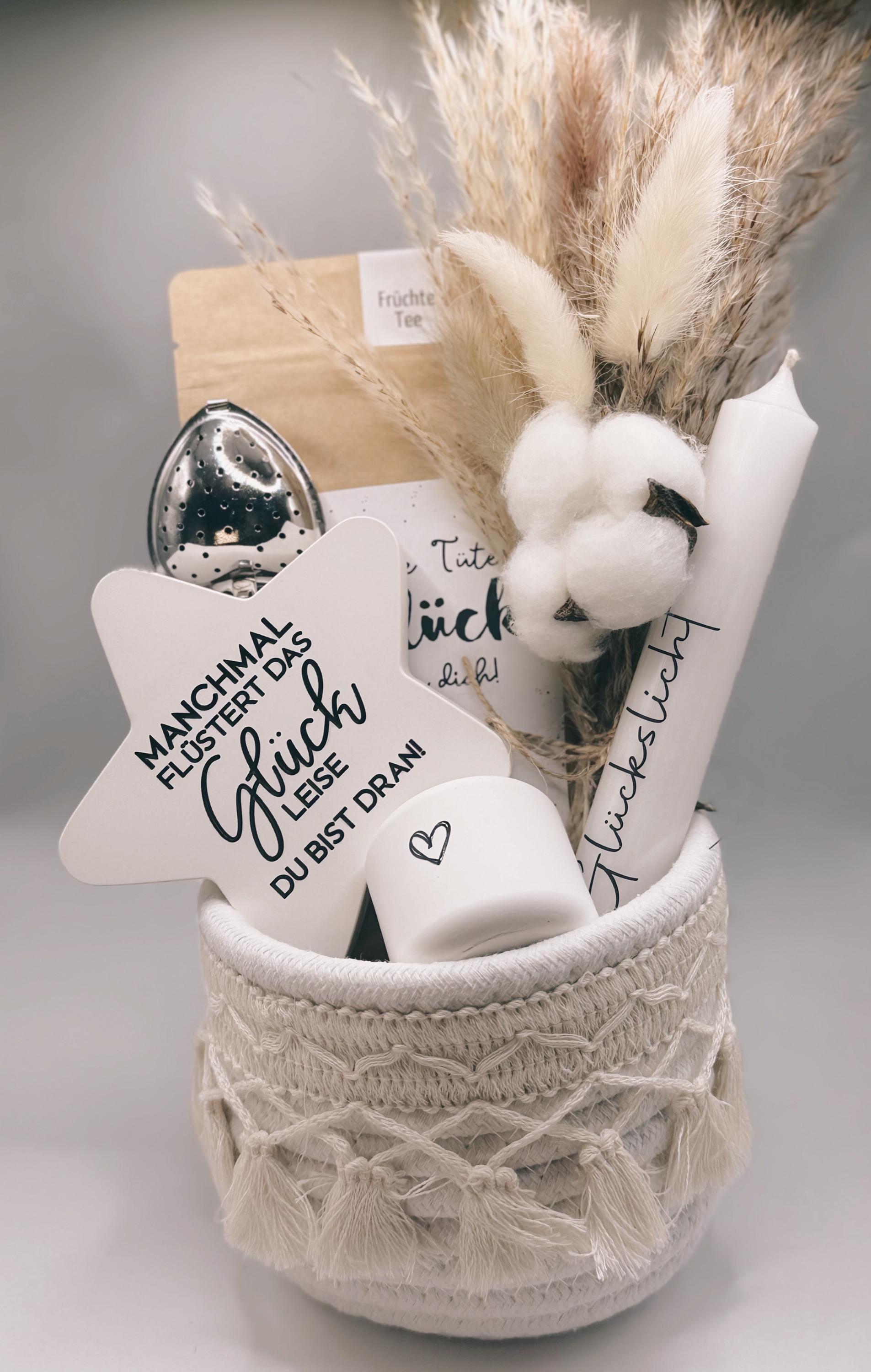 Geschenkset „Glück Leise" | Makramee-Korb, Tee, Kerze, Stern & Herzmini Wellness Geschenkidee Boho Geschenk Für Herzensmenschen von Etsy - BoJaLiStore