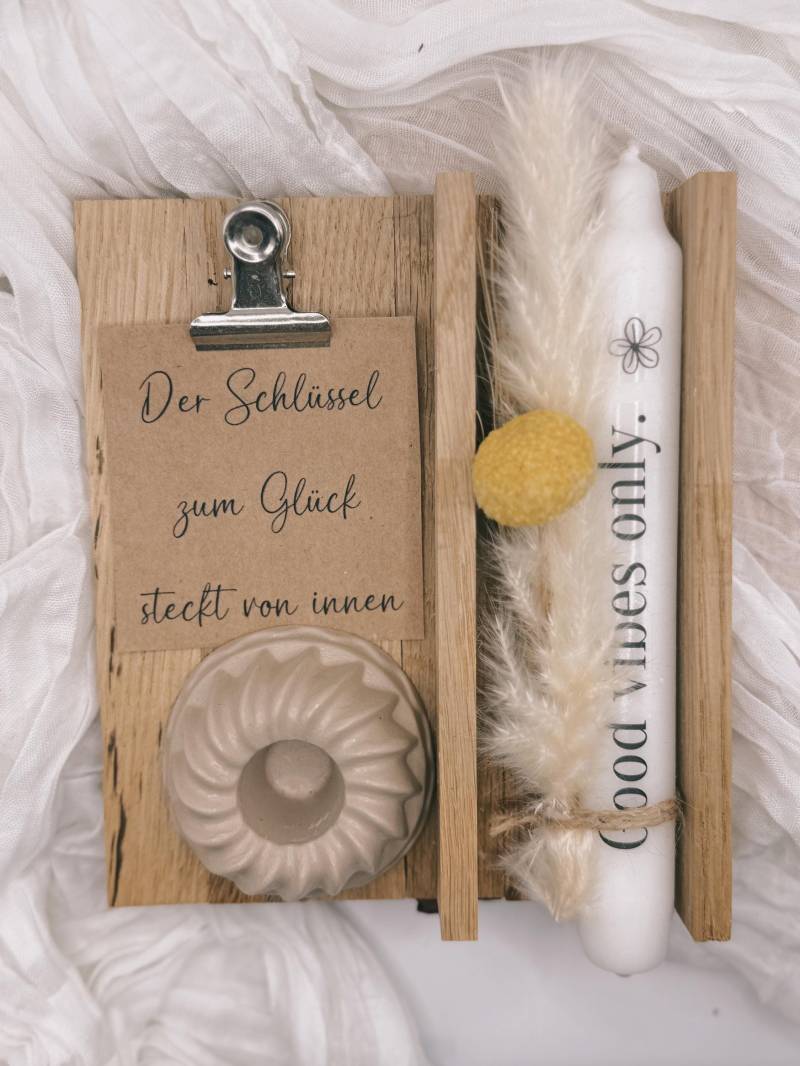 Geschenkset Schlüssel Zum Glück - Holz Deko Set Good Vibes | Mit Kerze & Karte Geschenk Freundin Einzug Geburtstag Motivation Geschenkset Schlüssel Zum Glück - Holz Deko Set Good Vibes | Mit Kerze & Karte Geschenk Freundin Einzug Geburtstag Motivation von Etsy - BoJaLiStore