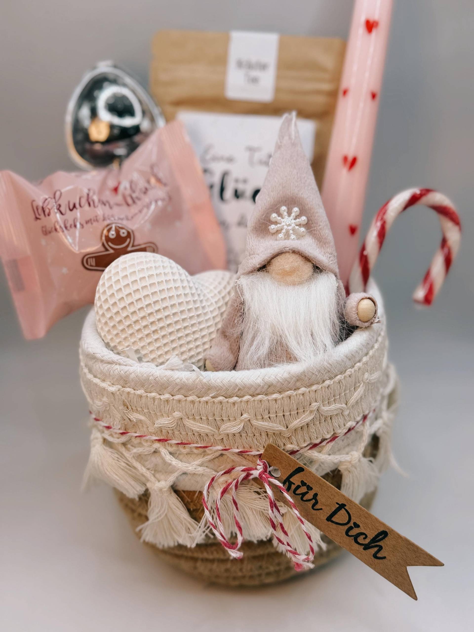 Geschenkset Weihnachten Wichtel Im Makramee-Korb Gipsherz + Lebkuchen-Glück Herzenskerze Tee Für Dich - Winter Geschenkidee Geschenkset Weihnachten Wichtel Im Makramee-Korb Gipsherz + Lebkuchen-Glück Herzenskerze Tee Für Dich - Winter Geschenkidee von Etsy - BoJaLiStore