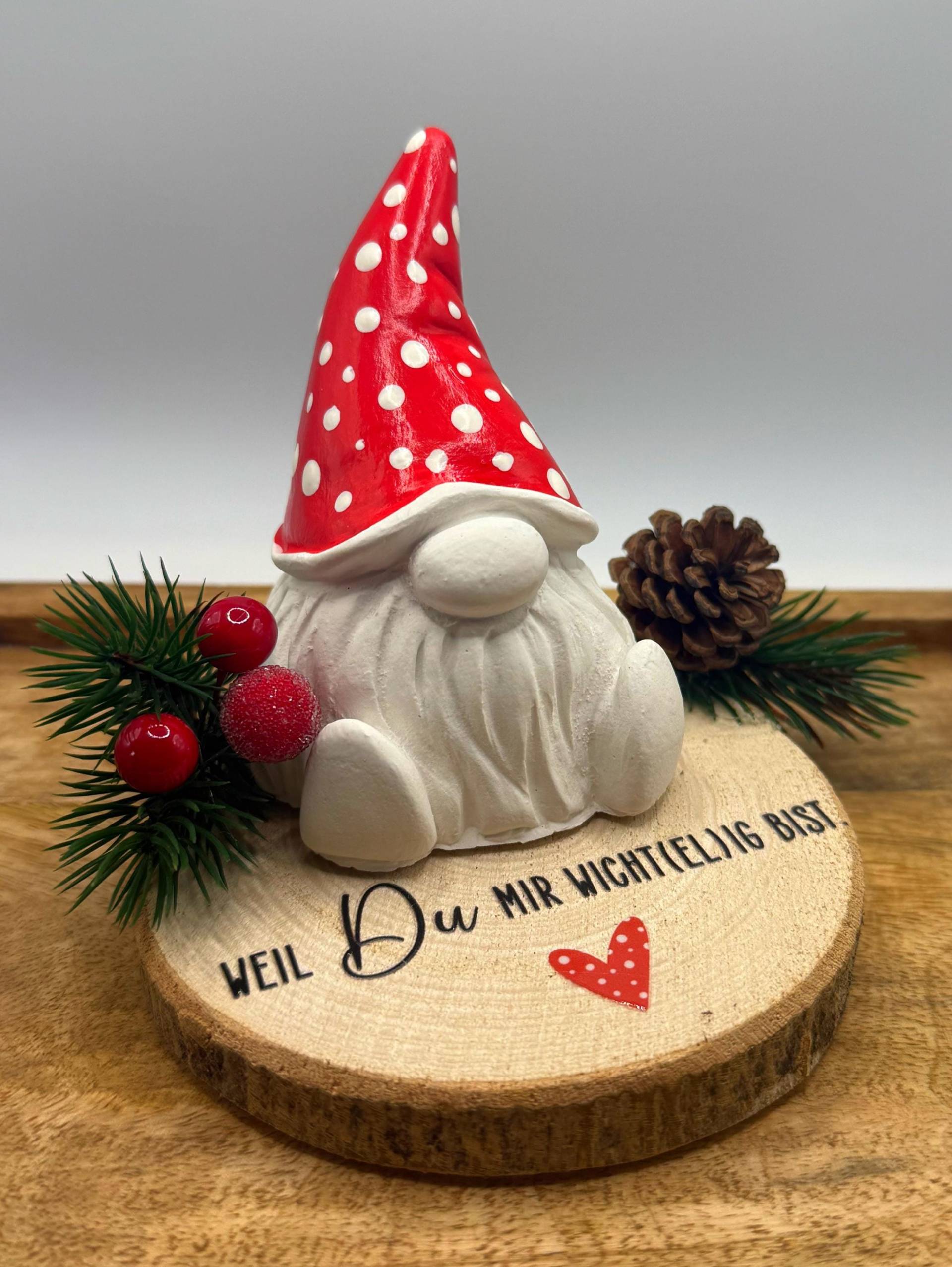 Handgemachter Weihnachtswichtel Aus Gips Bemalt & Gedotet Auf Holzscheibe Mit Spruch „Weil Du Mir Wicht(ELig Bist" Bojali Deko von Etsy - BoJaLiStore