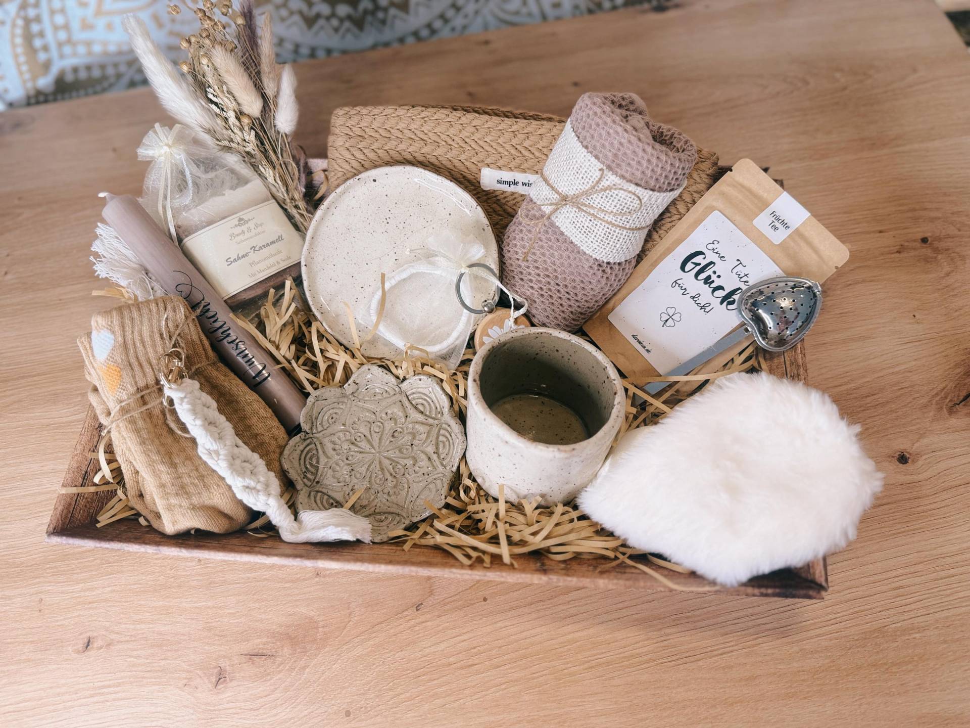 Premium Wellness Geschenkset Boho Handgemachte Keramik Naturseife Tee Glückslicht Achtsamkeit Geschenk Weihnachten von Etsy - BoJaLiStore