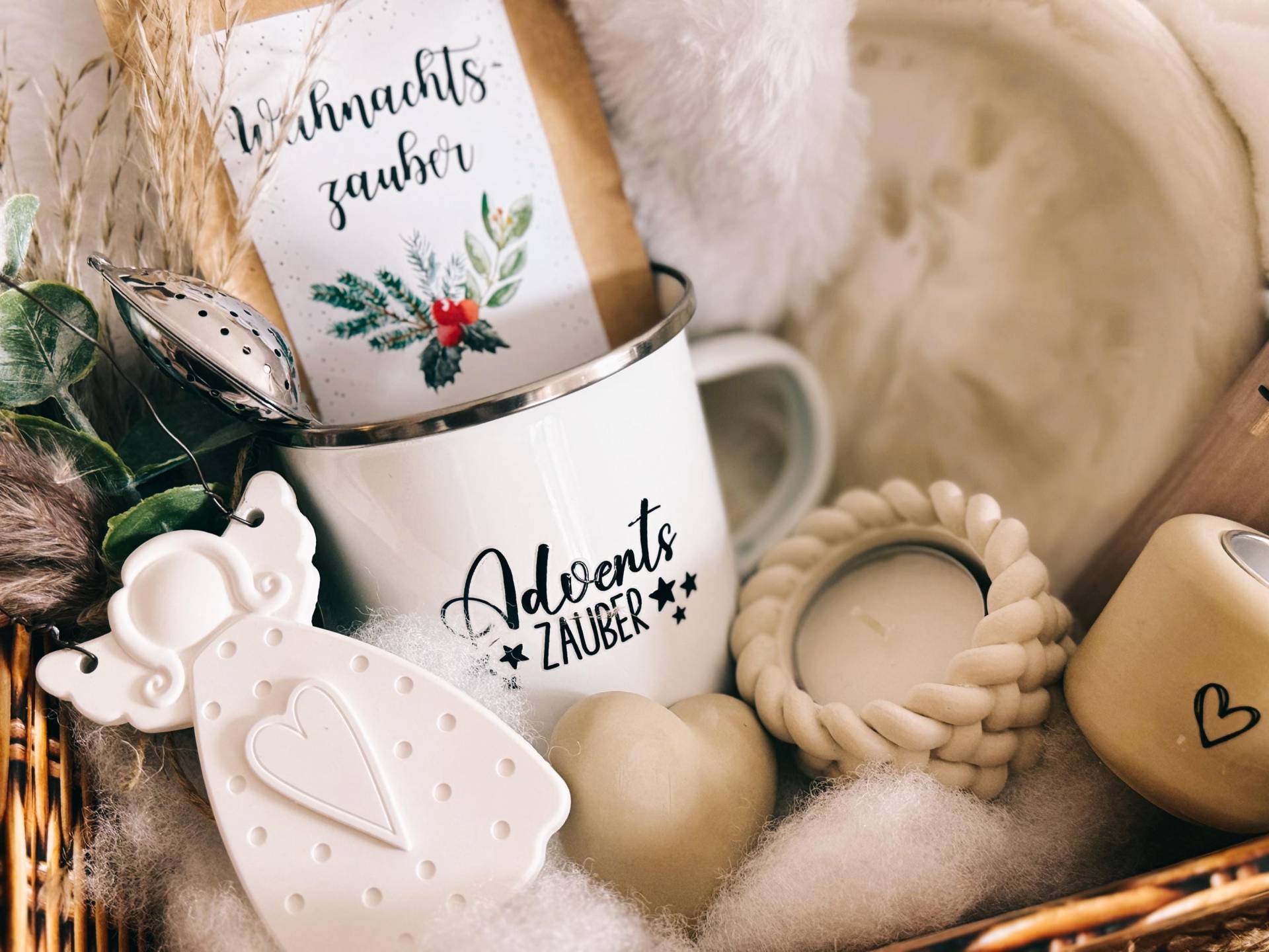Weihnachtskorb Geschenkset - Adventszauber Tasse, Engel, Wunschlicht, Teelichter, Tee & Dekoset | Handmade Geschenk Zu Weihnachten Weihnachtskorb Geschenkset - Adventszauber Tasse, Engel, Wunschlicht, Teelichter, Tee & Dekoset | Handmade Geschenk Zu Weihnachten von Etsy - BoJaLiStore