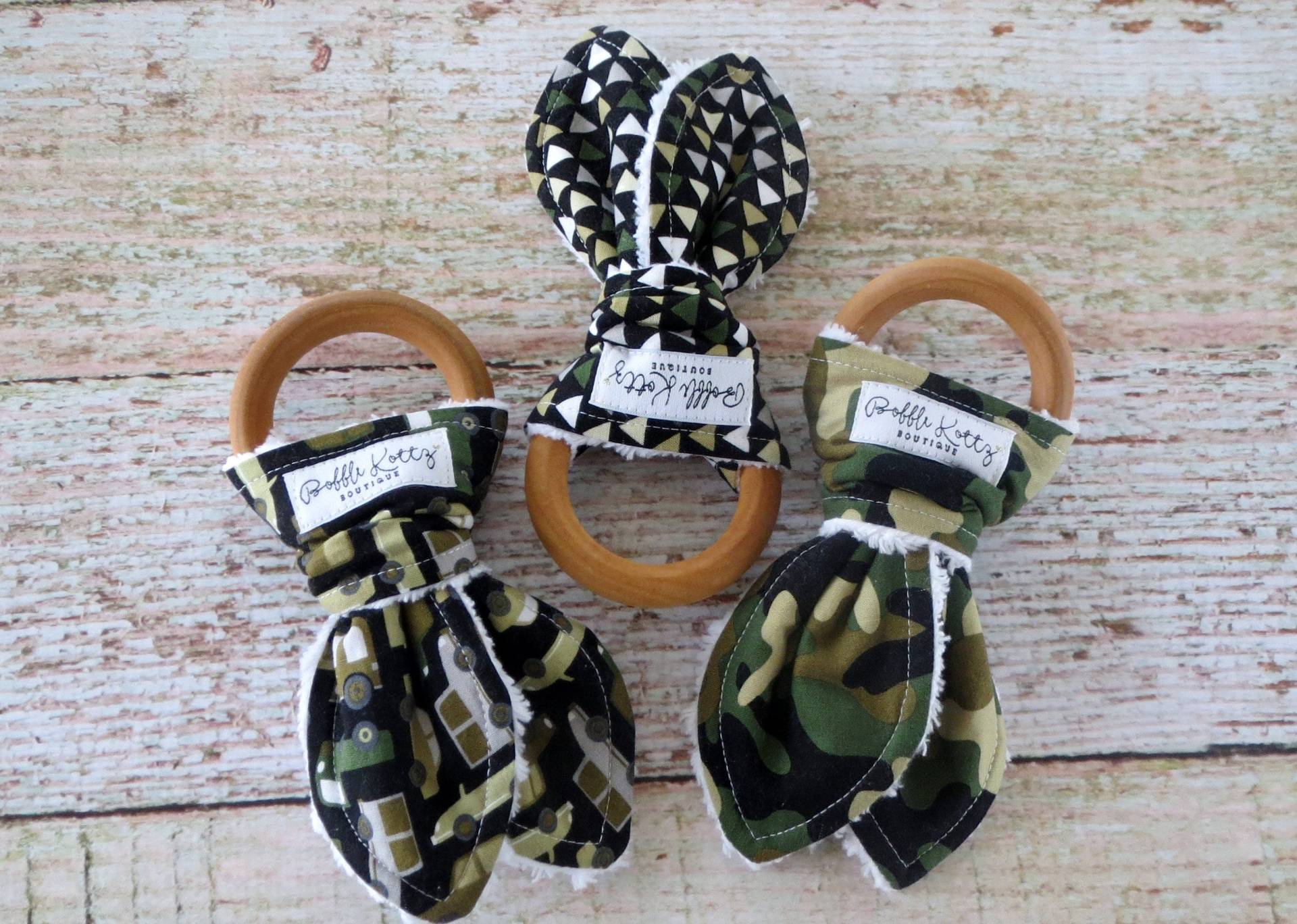 Baby Beißringe - Aus Holz Militär Inpsired Beißspielzeug von Etsy - BobbleKottzBoutique