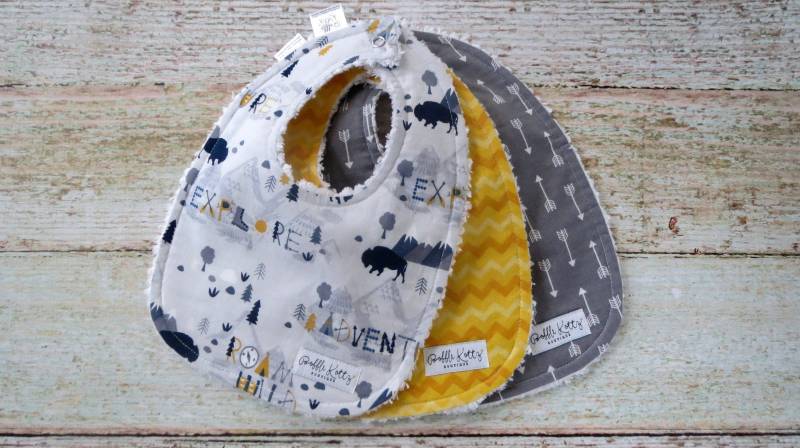 Baby Lätzchen - Büffel Grauer Pfeil Gelbes Chevron Dribbeln Füttern Geschenk Baby Lätzchen - Büffel Grauer Pfeil Gelbes Chevron Dribbeln Füttern Geschenk von Etsy - BobbleKottzBoutique