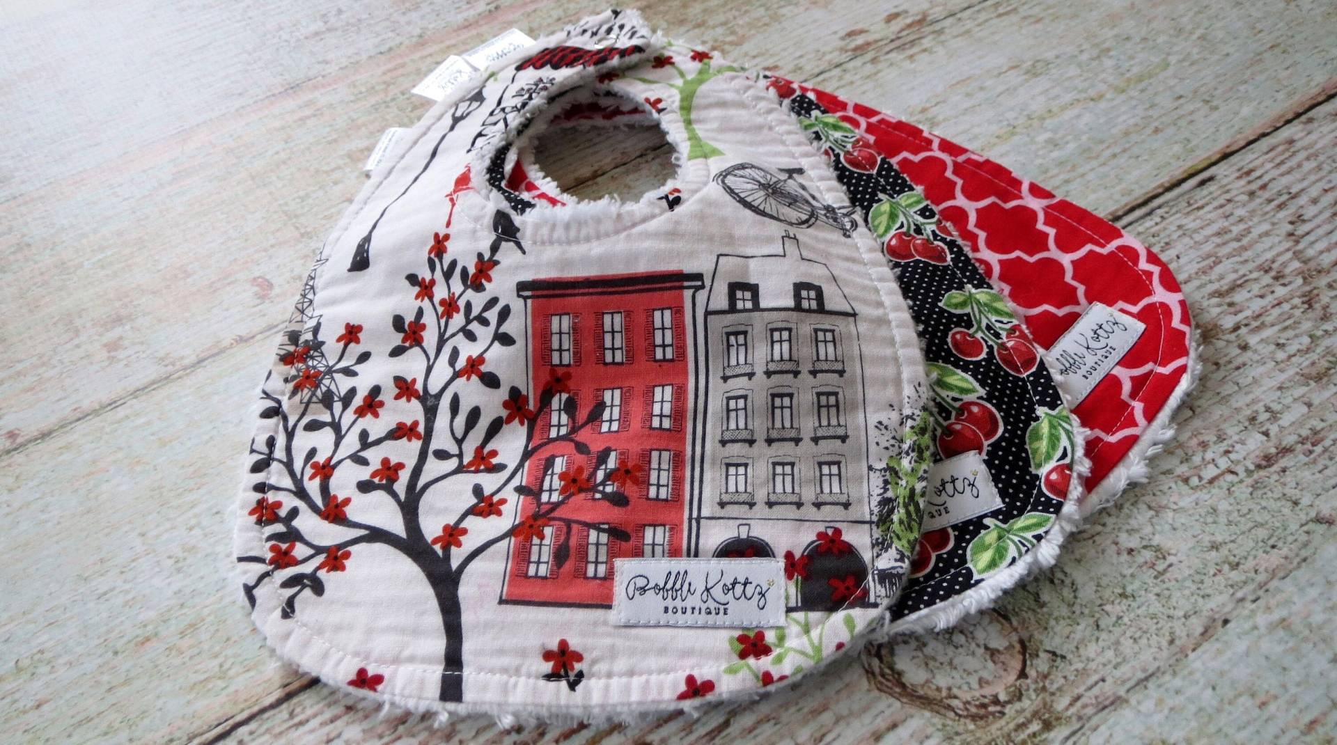 Baby Lätzchen - Mädchen Paris Rot Quatrafil Kirsch Schwarz Set Eiffelturm Baby-Dusche-Geschenk Baby Lätzchen - Mädchen Paris Rot Quatrafil Kirsch Schwarz Set Eiffelturm Baby-Dusche-Geschenk von Etsy - BobbleKottzBoutique
