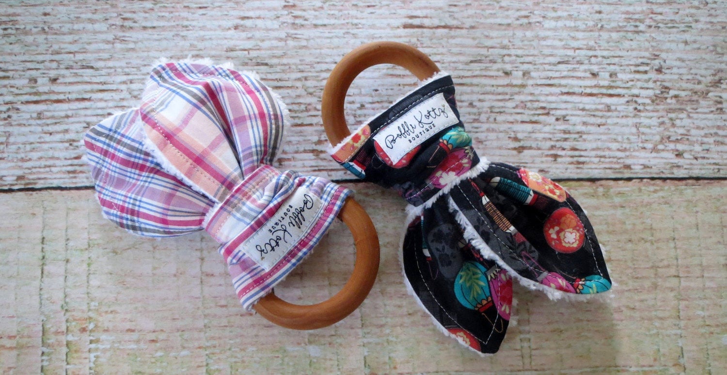 Beißring Aus Holz - Natürlicher Montessori Inspirierter Bio-Beißring Sensory Toy For Baby Hasenohrring von Etsy - BobbleKottzBoutique