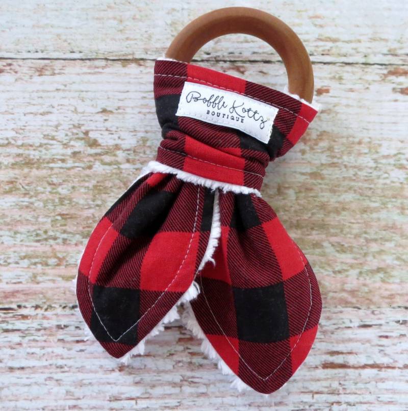 Beißring - Baby Kauspielchen Büffel Kariertes Rot Schwarzer Aus Holz Sensory Spielzeug von Etsy - BobbleKottzBoutique