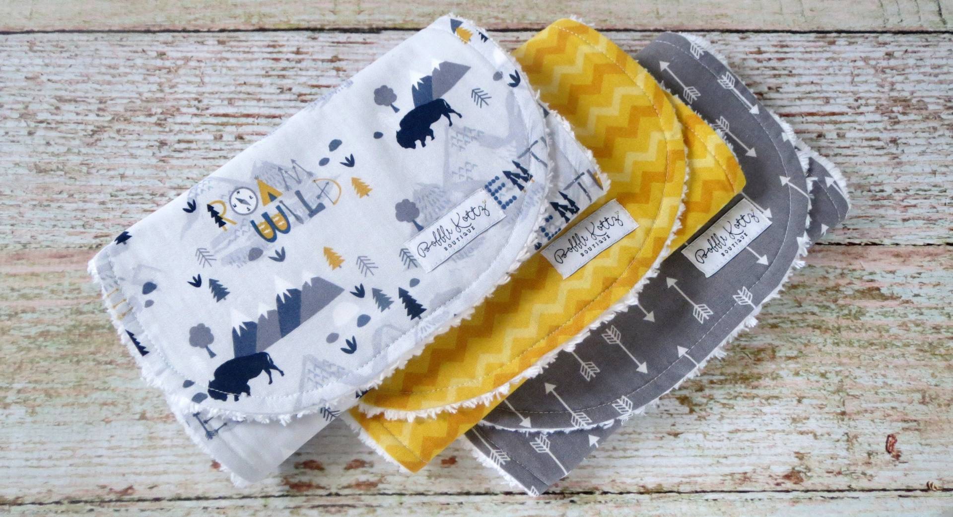 Spucktücher - Baby Jungen Büffel Navy Graues Spucktuch Pfeil Gelbes Chevron Spucktücher - Baby Jungen Büffel Navy Graues Spucktuch Pfeil Gelbes Chevron von Etsy - BobbleKottzBoutique