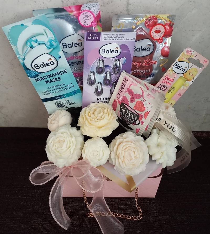 Beauty Handtasche, Geschenkbox, Wellnessbox Für Die Frau in Folie Verpackt Beauty Handtasche, Geschenkbox, Wellnessbox Für Die Frau in Folie Verpackt von Etsy - BodaLaserdeko