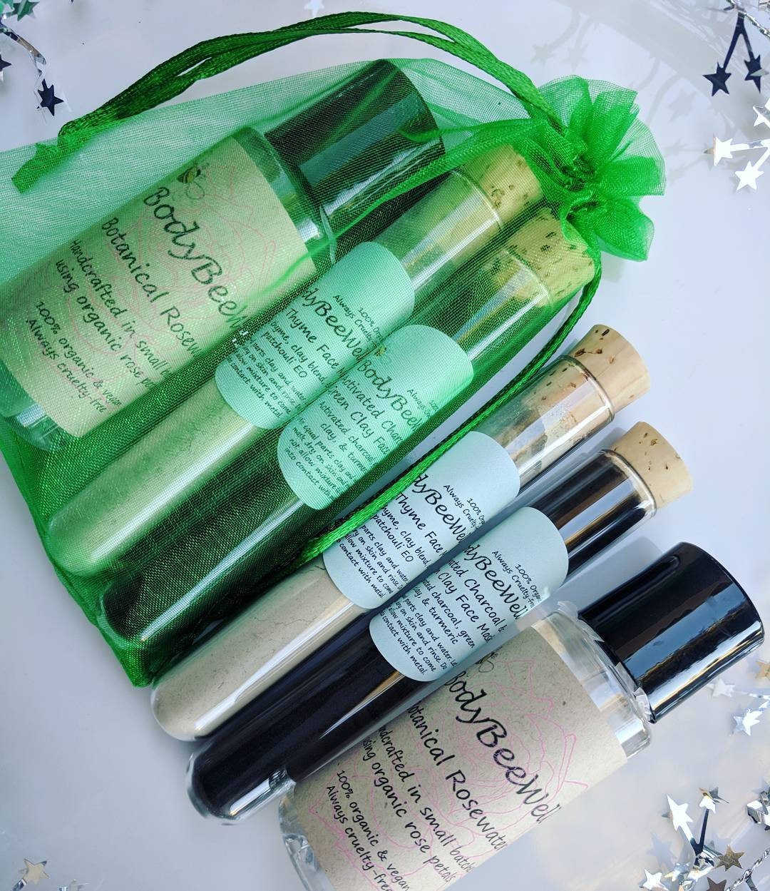 Bio Hautpflege Set, Geschenkset, Gesichtsmaske, Edelstein Rosenwasser, Handgemacht, Vegan Kosmetik, Bad & Beauty, Ohne Tierversuche Bio Hautpflege Set, Geschenkset, Gesichtsmaske, Edelstein Rosenwasser, Handgemacht, Vegan Kosmetik, Bad & Beauty, Ohne Tierversuche von Etsy - BodyBeeWell