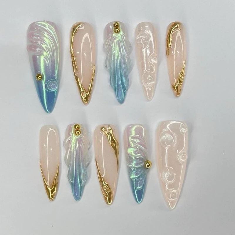 Iridescent Mermaid Press On Nails - Pearl Chrome Wings & Gold Edge Long Coffin Handmade Reusable False Nail Set Iridescent Mermaid Press On Nails - Pearl Chrome Wings & Gold Edge Long Coffin Handmade Reusable False Nail Set von Etsy - BohmBum
