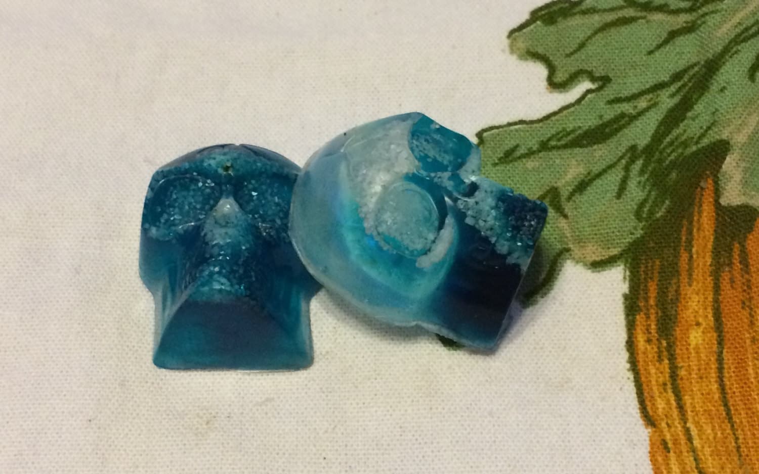 Blaue Mini Skulls 2Er Set Handgemachte Glycerinseife Mit Weißem Sand Und Honig Mandel Duft - Skull Seife Gothic Badeseife Geschenk Blaue Mini Skulls 2Er Set Handgemachte Glycerinseife Mit Weißem Sand Und Honig Mandel Duft - Skull Seife Gothic Badeseife Geschenk von Etsy - BombPopBoutique