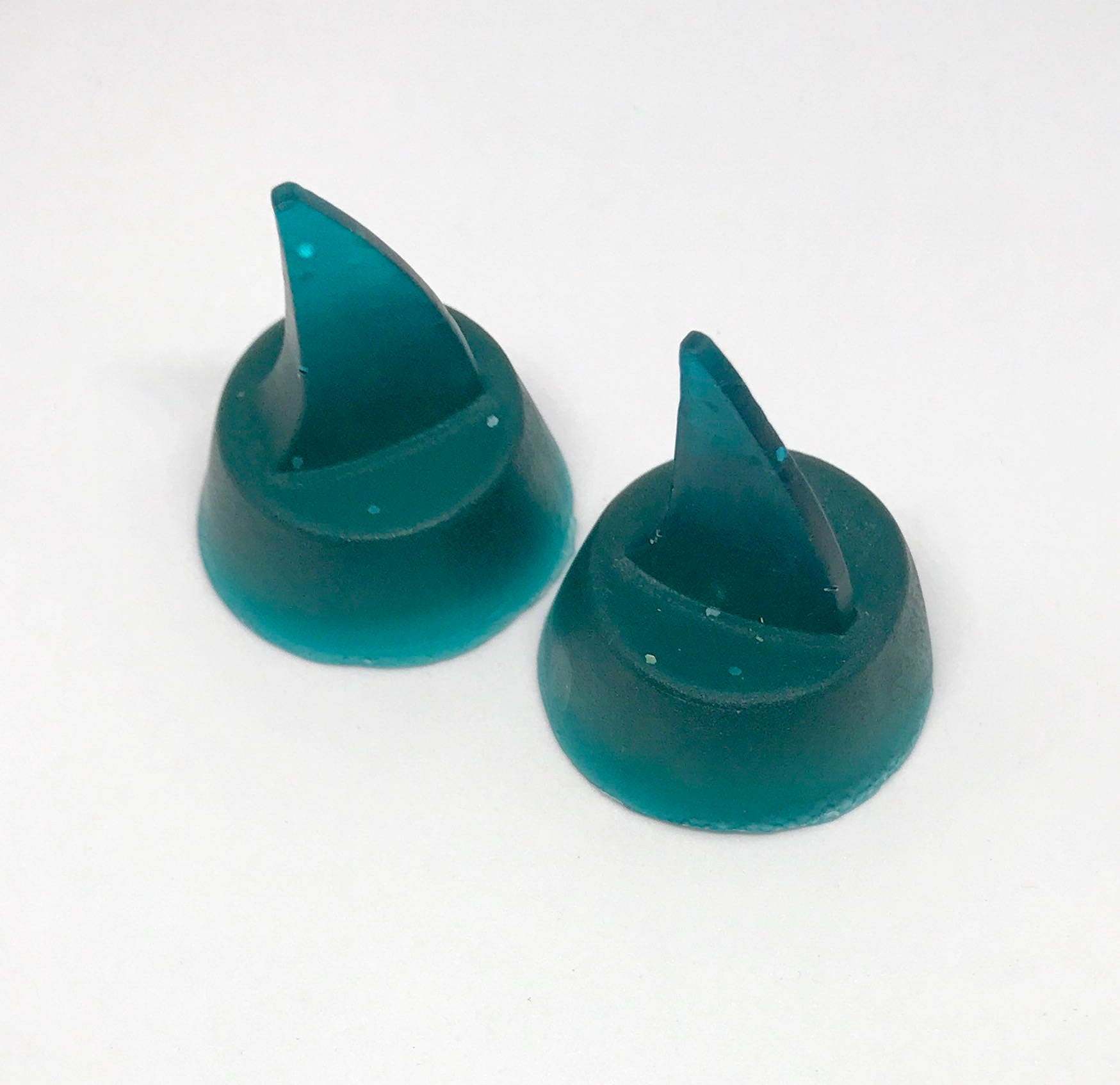 Set Aus 2 Mini Shark Fin Glycerinseife - Blau Und Glitter Hai Seife Gastgeschenke Haie Kinder-Badezimmer Kleingeschenk Set Aus 2 Mini Shark Fin Glycerinseife - Blau Und Glitter Hai Seife Gastgeschenke Haie Kinder-Badezimmer Kleingeschenk von Etsy - BombPopBoutique