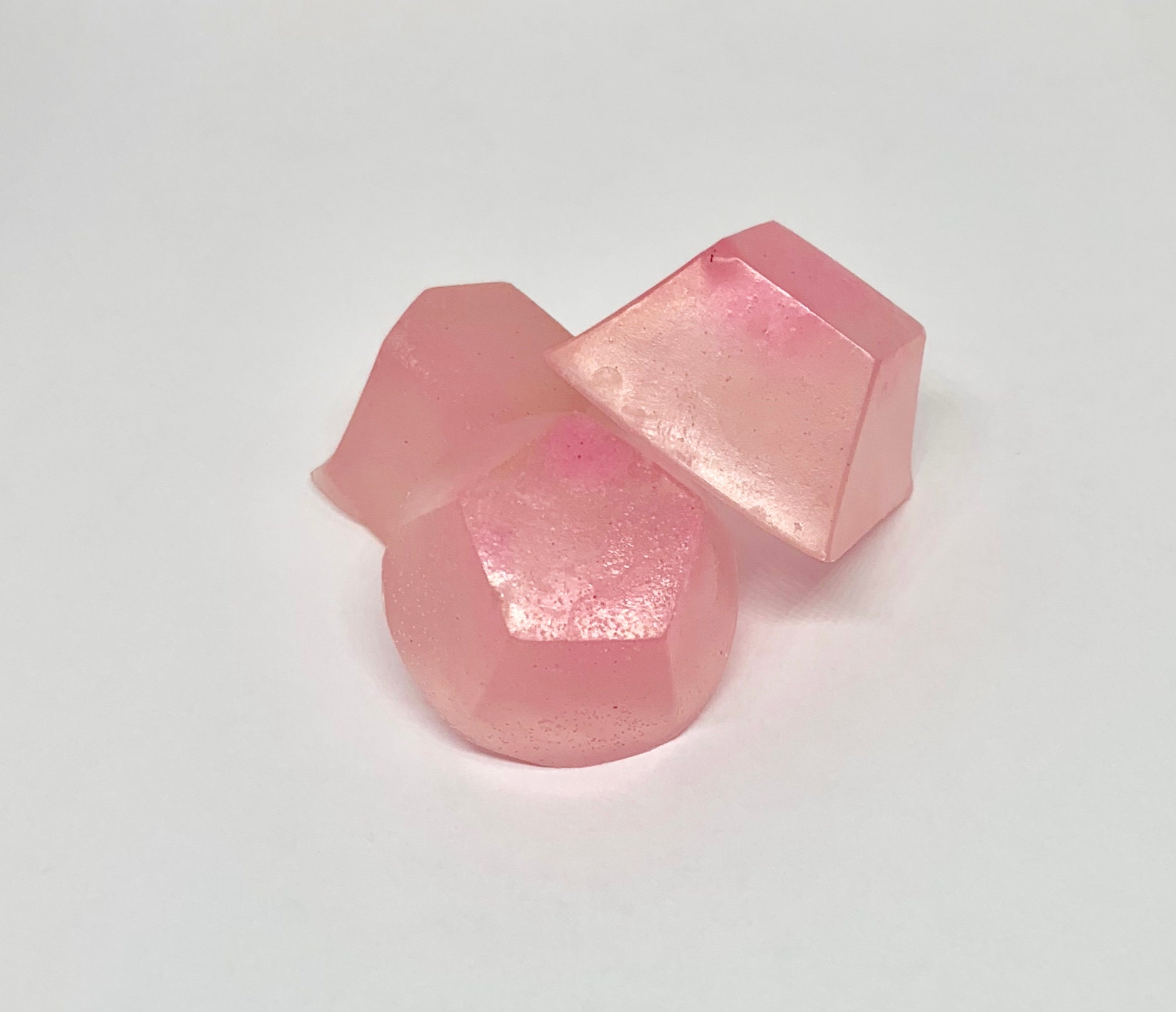 Set Von 3 Pink Sands Morganit Saphir Edelstein Stein Glycerinseife - Funkeln Juwel Seife Gastgeschenke Kaugummi Geschenk Für Sie Rosenquarz Set Von 3 Pink Sands Morganit Saphir Edelstein Stein Glycerinseife - Funkeln Juwel Seife Gastgeschenke Kaugummi Geschenk Für Sie Rosenquarz von Etsy - BombPopBoutique