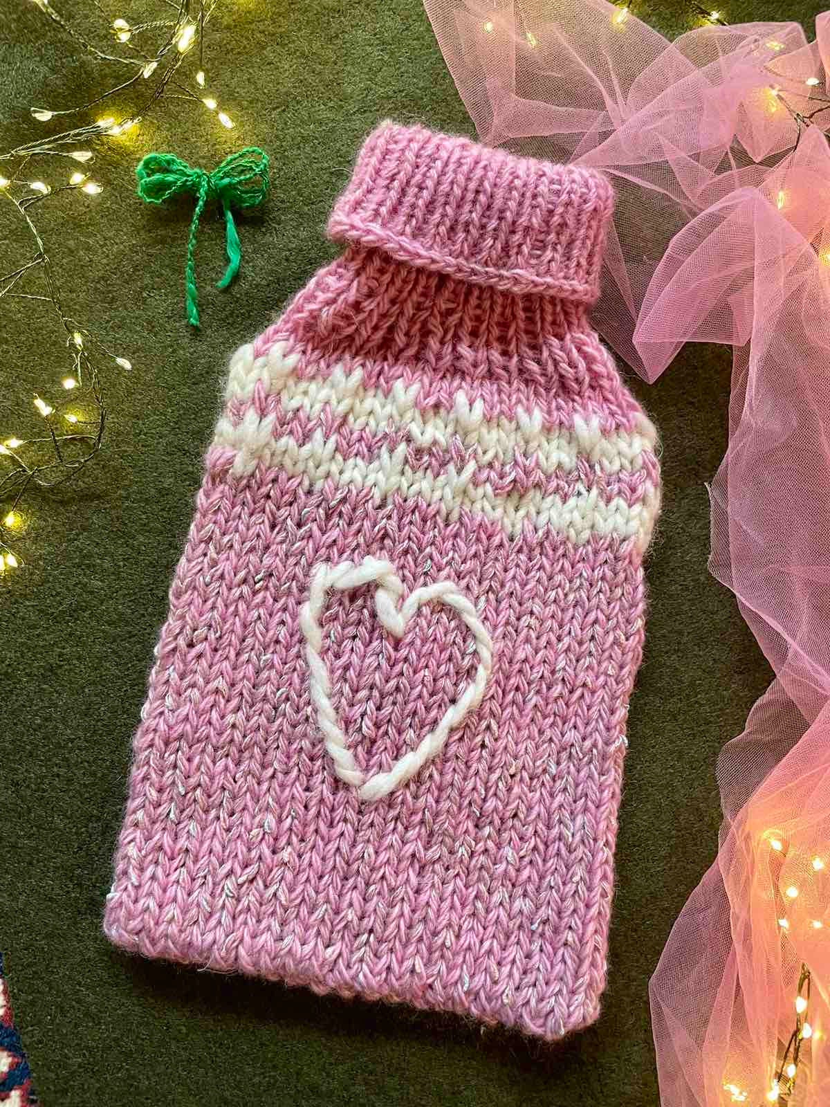 Handgestricktes "Love' Design Wärmflaschen-Set - 2 Liter Gummiflasche Und Wollwärmer | Perfektes Geschenk Handgefertigt Handgestricktes "Love' Design Wärmflaschen-Set - 2 Liter Gummiflasche Und Wollwärmer | Perfektes Geschenk Handgefertigt von Etsy - Bonbonet