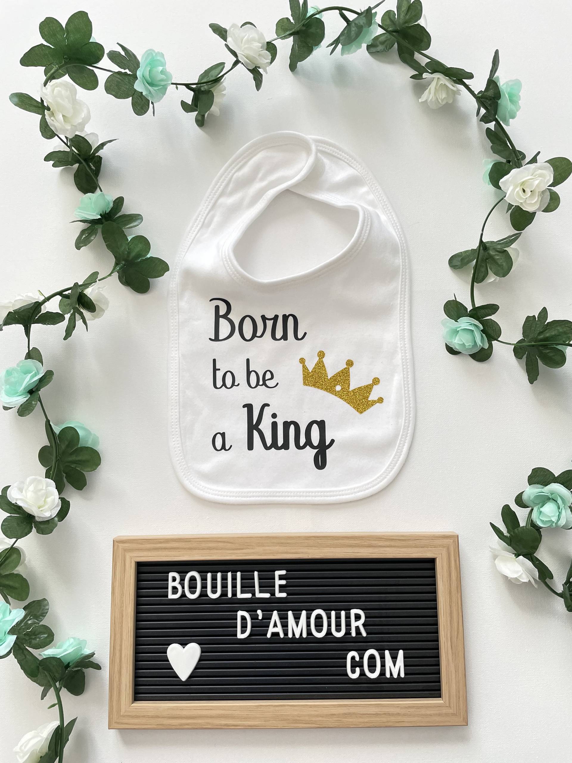Personalisiertes Lätzchen „Born To Be A King" - Anpassbares Baby-Lätzchen Geburtsgeschenk-Lätzchen Personalisiertes Lätzchen „Born To Be A King" - Anpassbares Baby-Lätzchen Geburtsgeschenk-Lätzchen von Etsy - BouilleDamourCom