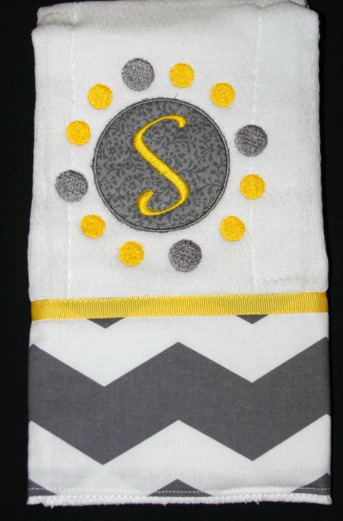 Benutzerdefinierte Applizierte Gelbe Und Graue Kreis Punkt Rahmen Spucktuch von Etsy - BoutiqfullyYours