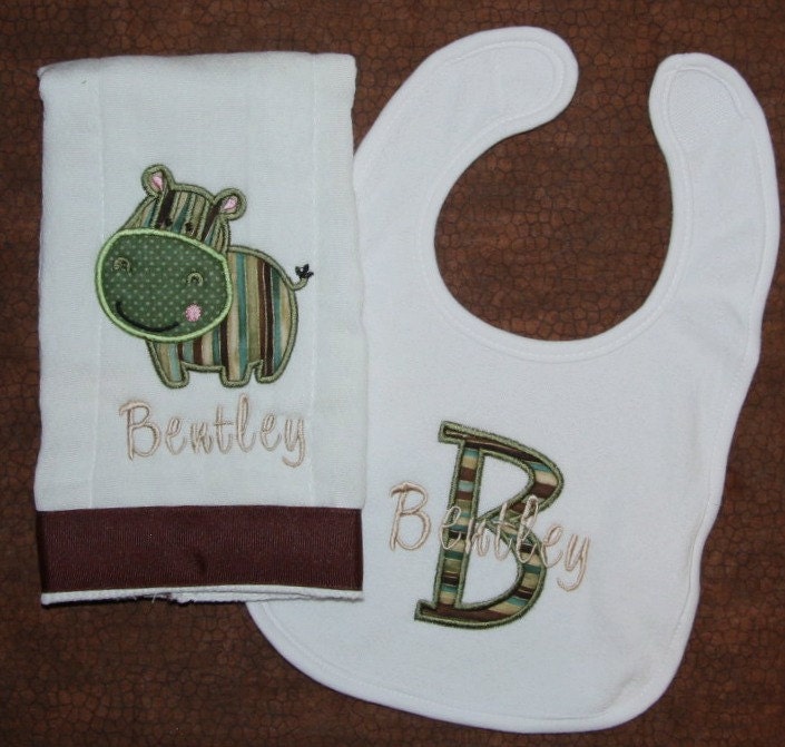 Benutzerdefinierte Applizierte Nilpferd Spucktuch Und Koordinierende Baby Lätzchen von Etsy - BoutiqfullyYours