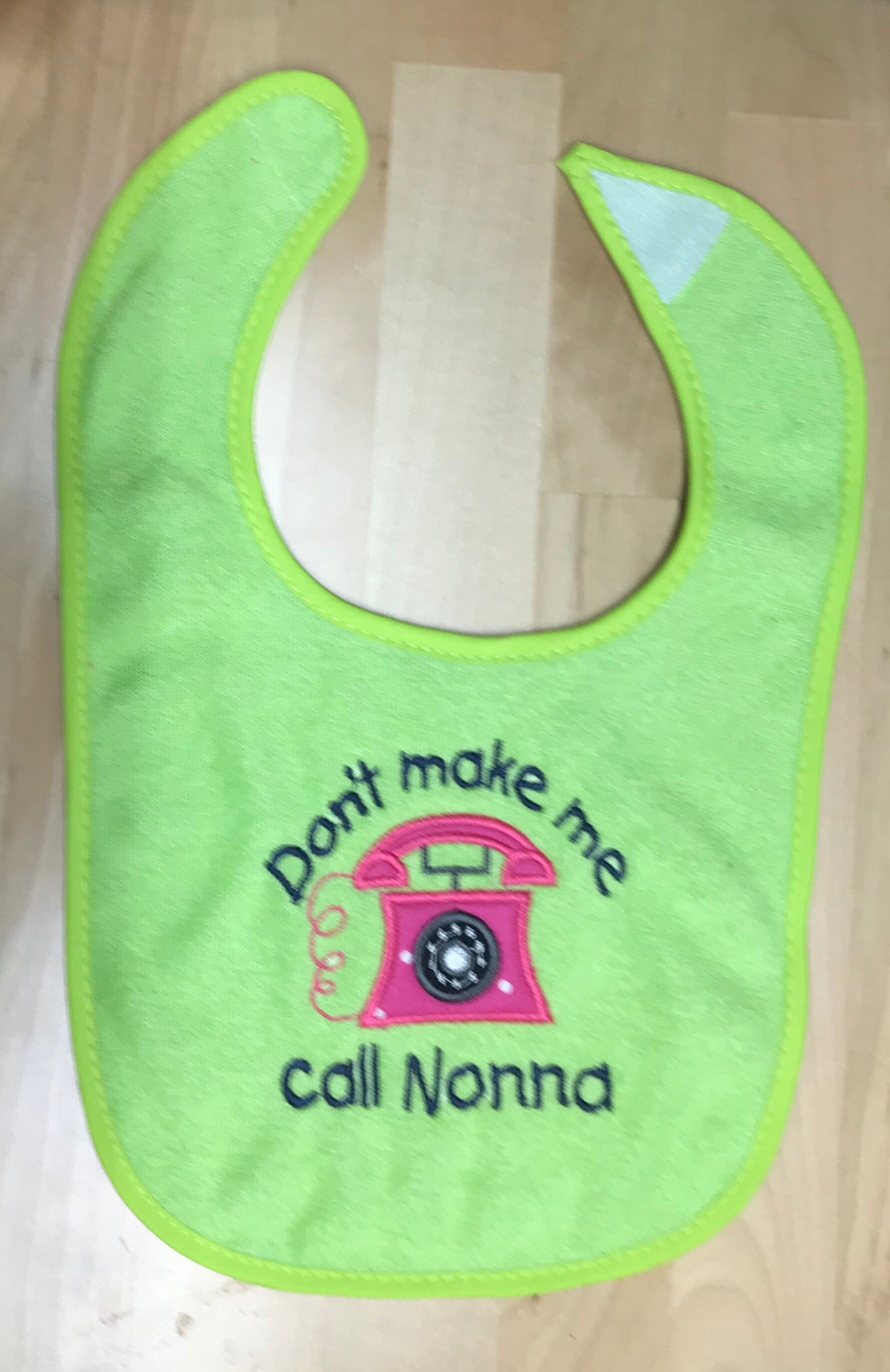 Lassen Sie Mich Nicht Nennen Nonna Benutzerdefinierte Appliqued Lätzchen von Etsy - BoutiqfullyYours