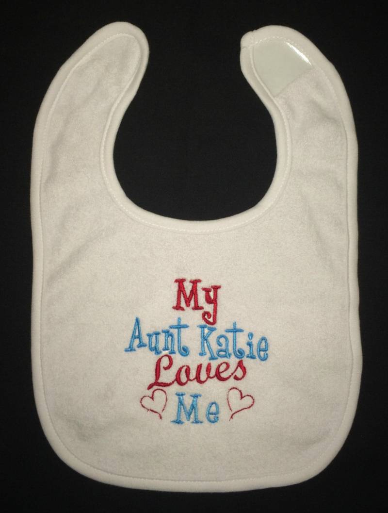 Meine Tante | Name Liebt Mich Benutzerdefinierte Bestickte Lätzchen von Etsy - BoutiqfullyYours