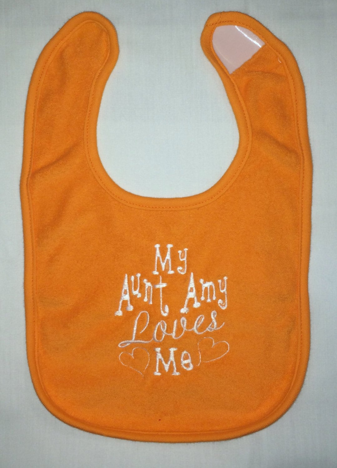 Meine Tante | Name Liebt Mich Benutzerdefinierte Bestickte Lätzchen von Etsy - BoutiqfullyYours
