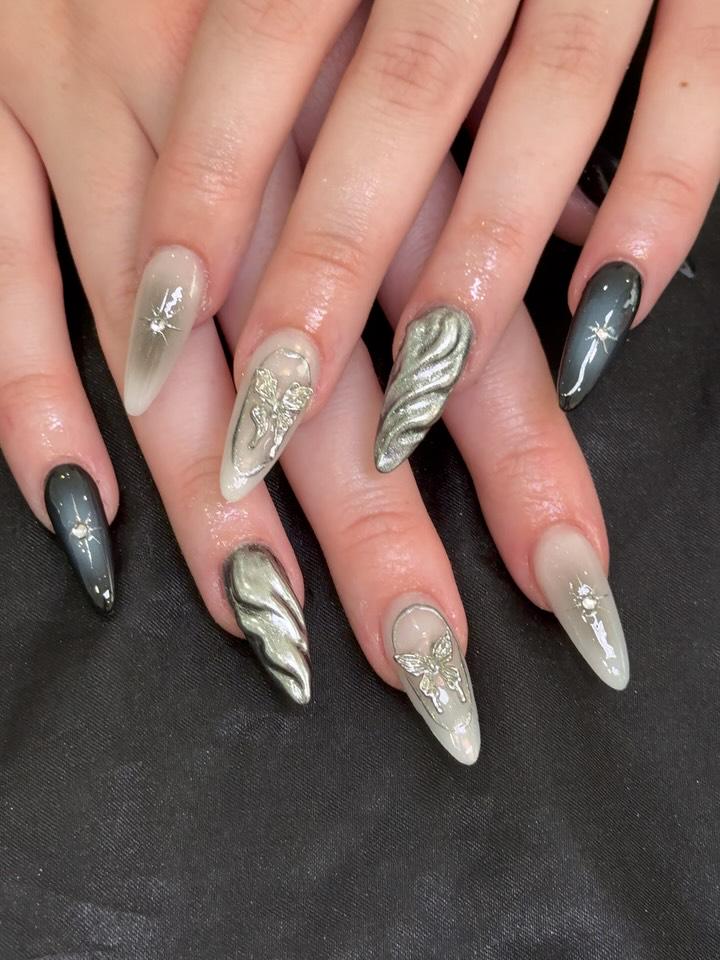 Handmade Chrome Black Press On Nails | 3D Metallic Silver & Butterfly Nail Art Edgy Glam Almond Reusable Luxury Set Handmade Chrome Black Press On Nails | 3D Metallic Silver & Butterfly Nail Art Edgy Glam Almond Reusable Luxury Set von Etsy - BrandlDesigns