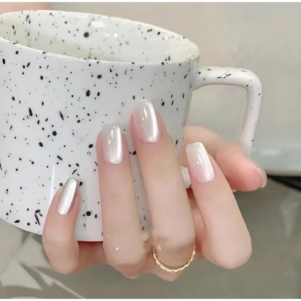 Short Cat Eye Fake Nails - Moonlight White Design, Delicate Glitter, Handmade Nail Case For Elegant Everyday Look Short Cat Eye Fake Nails - Moonlight White Design, Delicate Glitter, Handmade Nail Case For Elegant Everyday Look von Etsy - BrandlDesigns