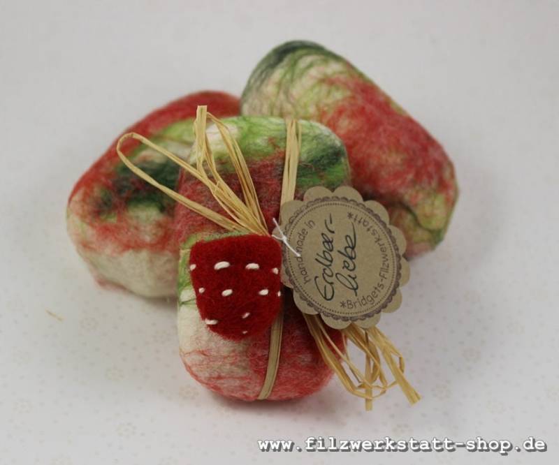Eingefilzte Seife "Erdbeerliebe" Erdbeerduft von Etsy - BridgetsWelt