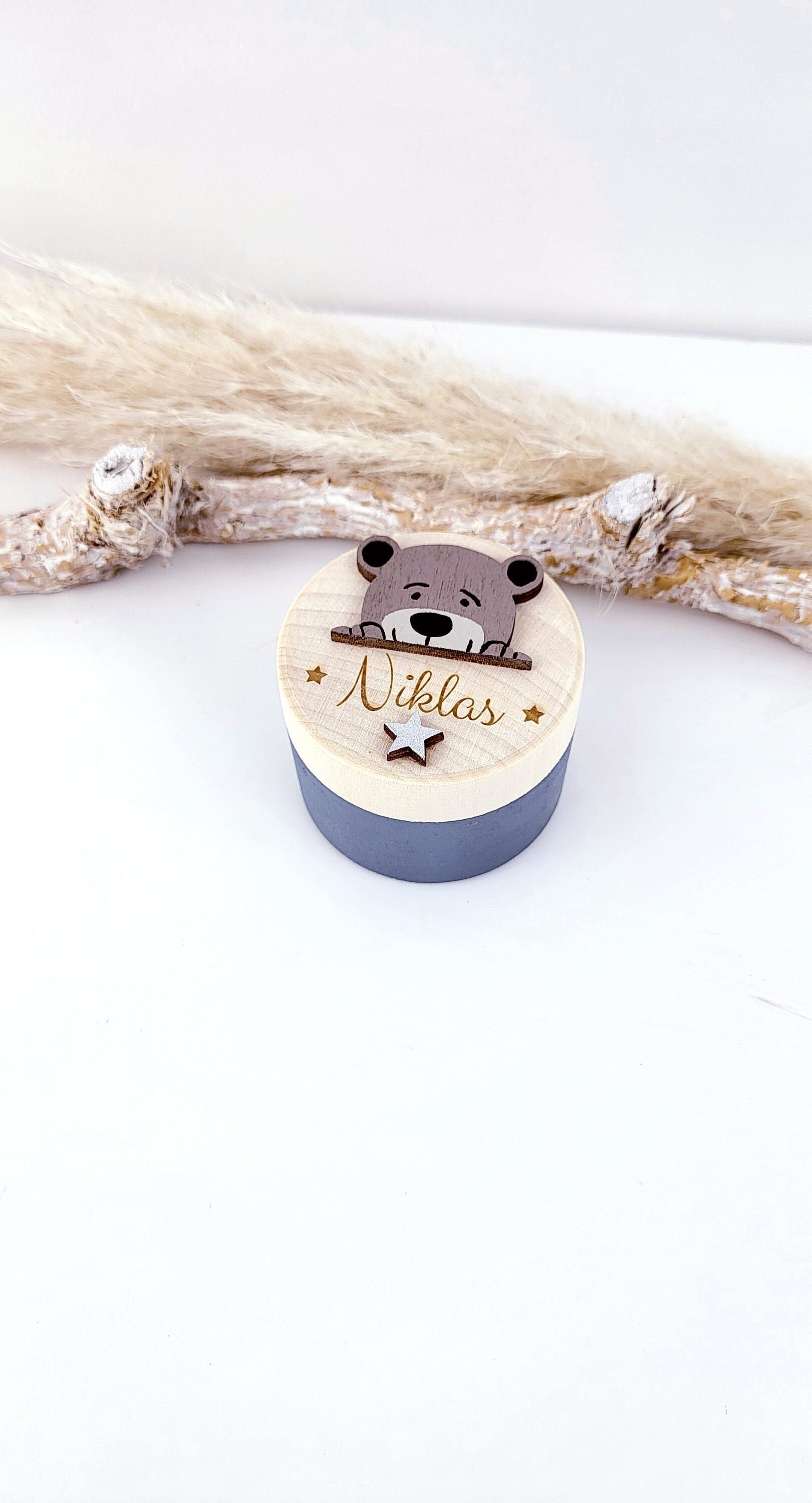 Personalisierte Zahndose Bär Und Stern Aus Holz Auf Wunsch Mit Schöner Namensgravur Als Individuelle Aufbewahrung Für Die Milchzähne Personalisierte Zahndose Bär Und Stern Aus Holz Auf Wunsch Mit Schöner Namensgravur Als Individuelle Aufbewahrung Für Die Milchzähne von Etsy - BuntesBienchen