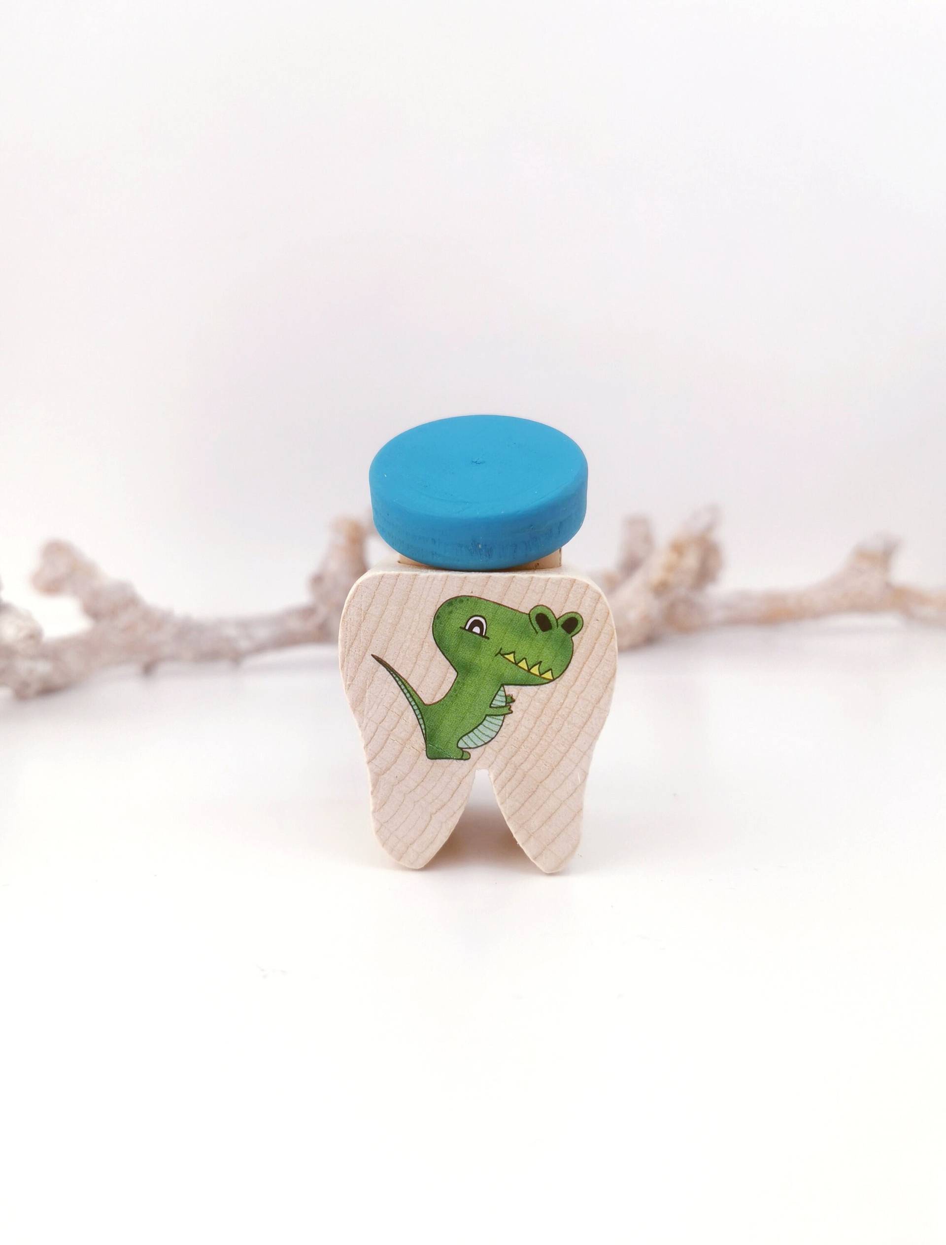 Personalisierte Zahndose Mit Süßem Dino Aus Holz Für Kinder Auf Wunsch Name Und Stern Ideal Als Geschenk Zur Aufbewahrung Der Milchzähne Personalisierte Zahndose Mit Süßem Dino Aus Holz Für Kinder Auf Wunsch Name Und Stern Ideal Als Geschenk Zur Aufbewahrung Der Milchzähne von Etsy - BuntesBienchen