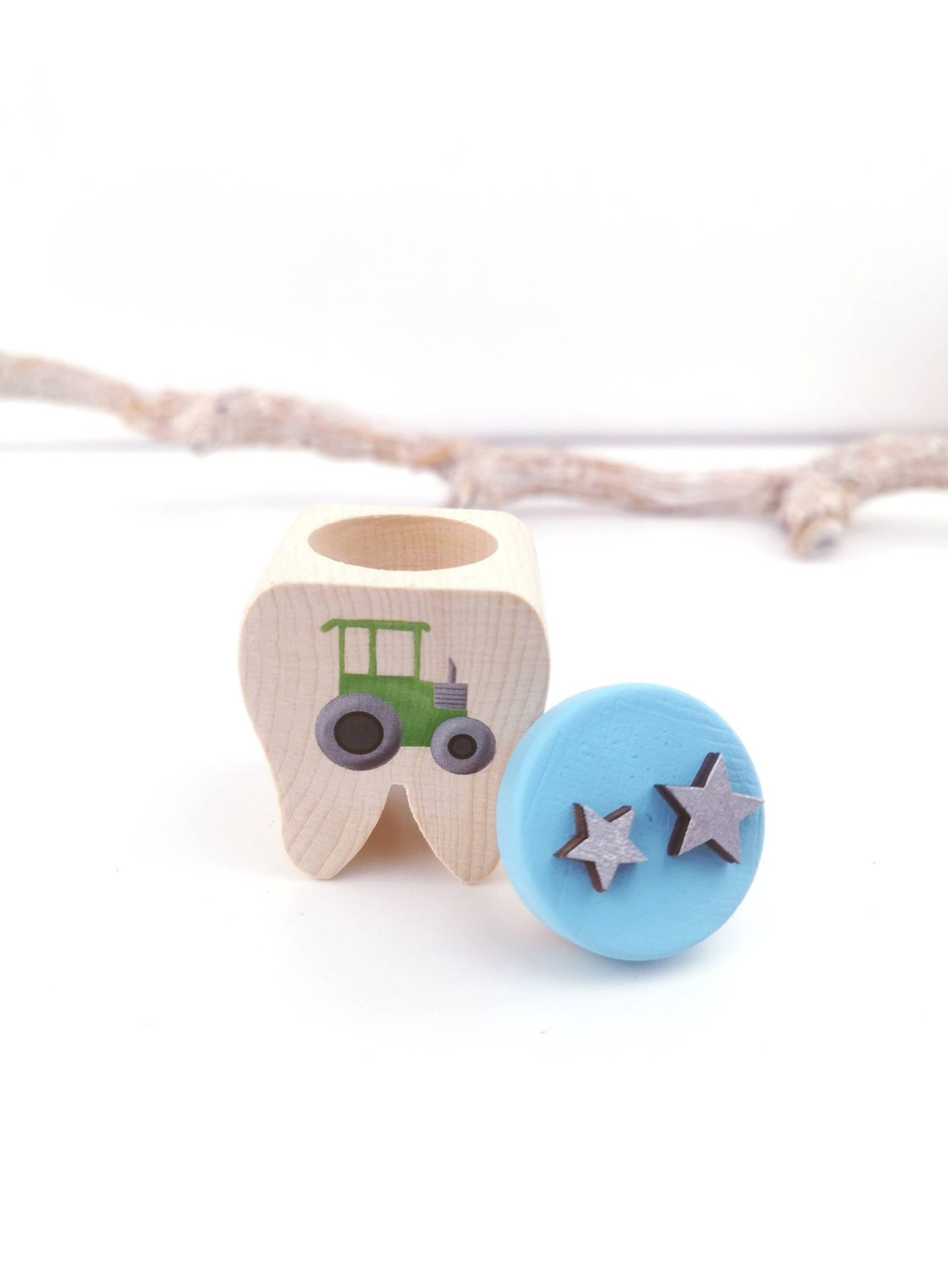 Personalisierte Zahndose Traktor Aus Holz Für Kinder Zur Aufbewahrung Der Milchzähne, Traktor, Junge Personalisierte Zahndose Traktor Aus Holz Für Kinder Zur Aufbewahrung Der Milchzähne, Traktor, Junge von Etsy - BuntesBienchen