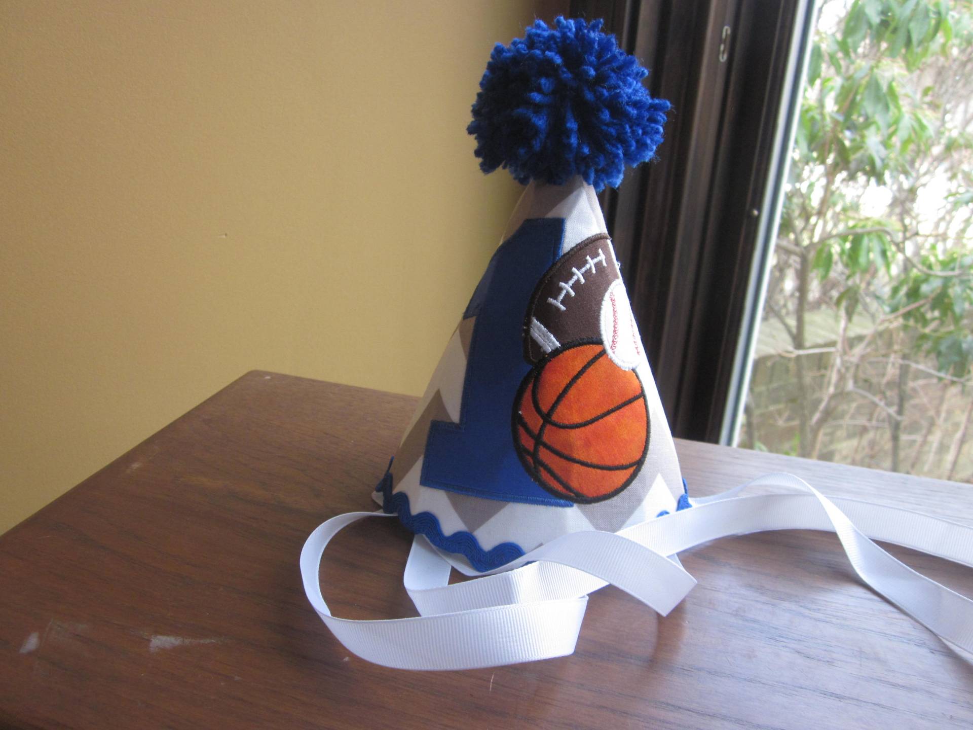 Erster Geburtstag Hut All-star-Sport-Thema von Etsy - BurpieBundles