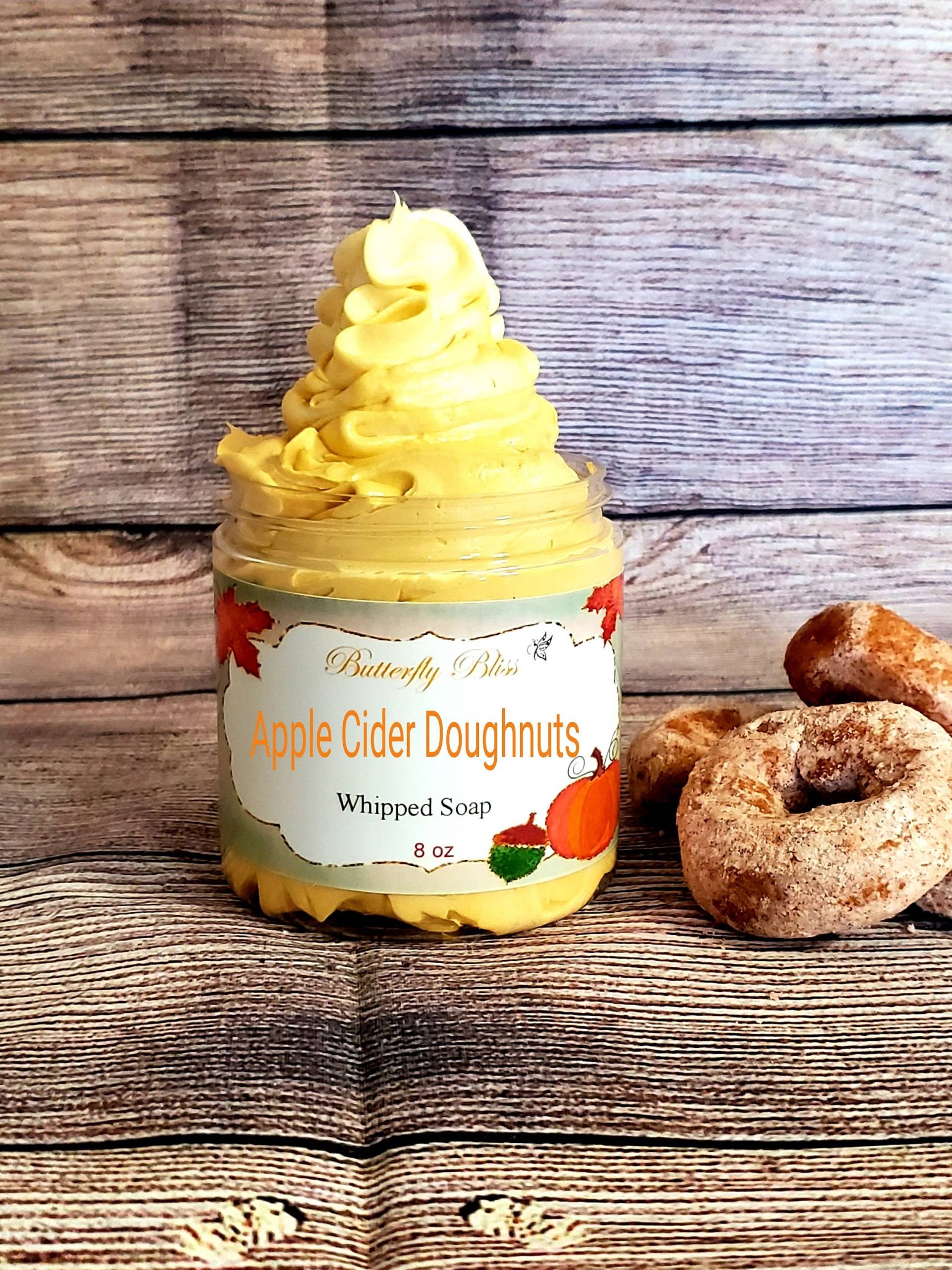 Apfelwein Donut Schlagseife | Duft Bakery Duftseife Geschenk Idee Geschenkidee von Etsy - ButterflyBlissShop