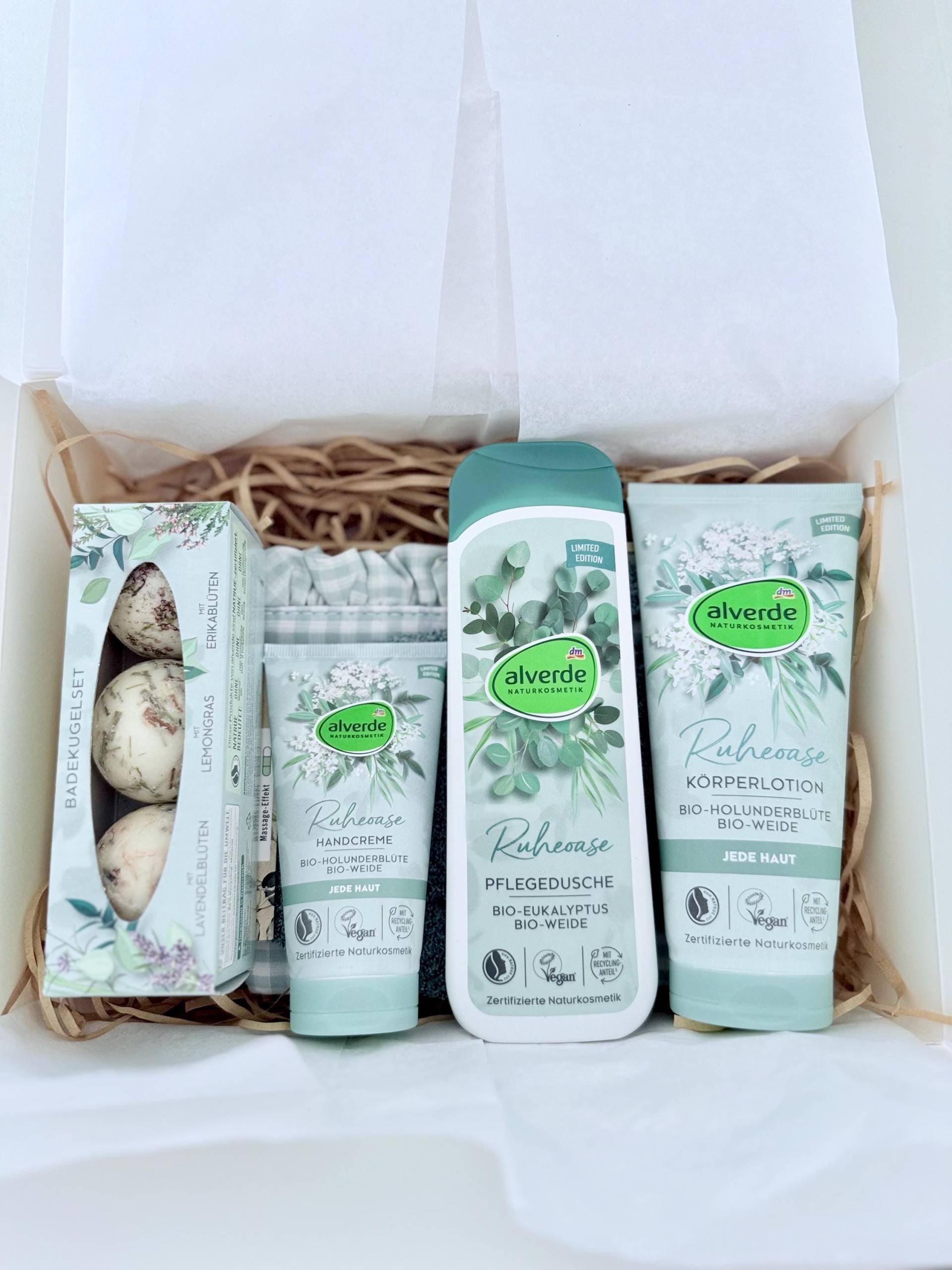 Wellness Geschenkbox „Ruheoase" - Naturkosmetik Set Mit Badezusatz, Lotion, Handschuh & Kosmetiktasche von Etsy - ByConAmore