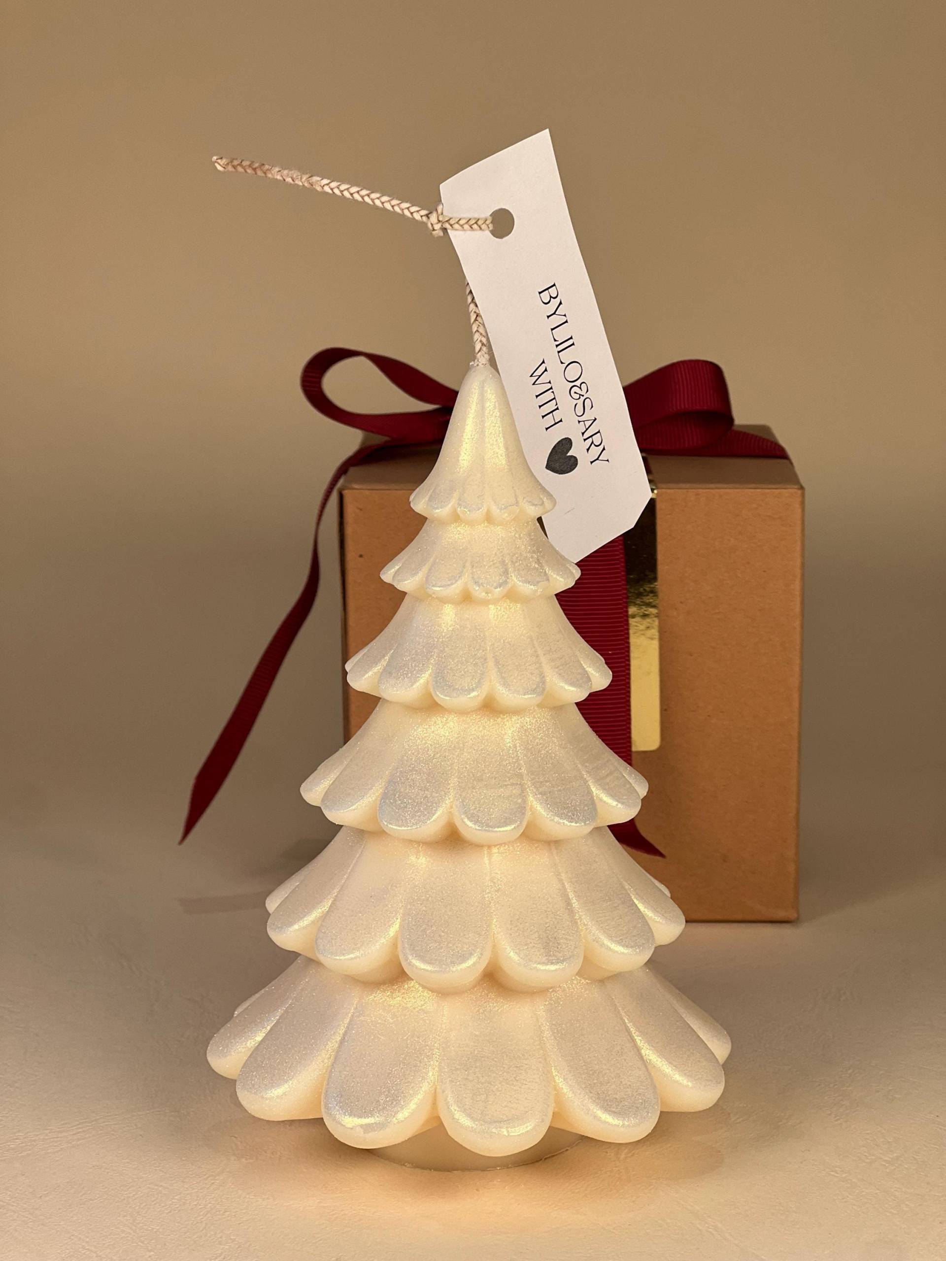 Handgemachte Weihnachtsbaum-Kerze | Deko Aus Sojawachs in Perlweiß Festliche Weihnachtsdeko & Geschenkidee Byliloandsary Sale von Etsy - ByLiloandSary