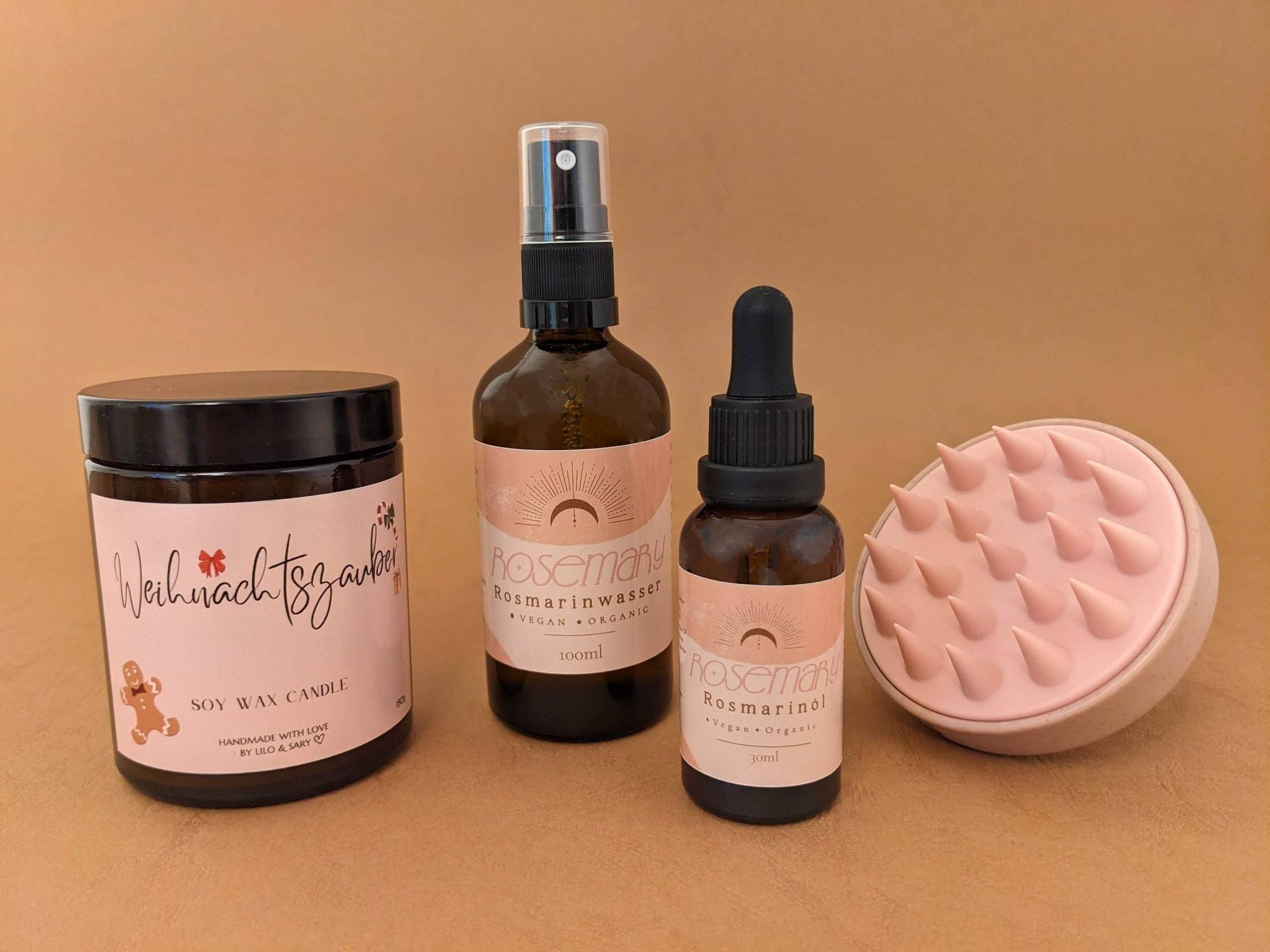 Rosmarinwasser, Rosmarinöl, Kopfhautmassagebürste & Kerze Weihnachtszauber, Weihnachtsgeschenk, Geschenkbundle Rosmarinwasser, Rosmarinöl, Kopfhautmassagebürste & Kerze Weihnachtszauber, Weihnachtsgeschenk, Geschenkbundle von Etsy - ByLiloandSary