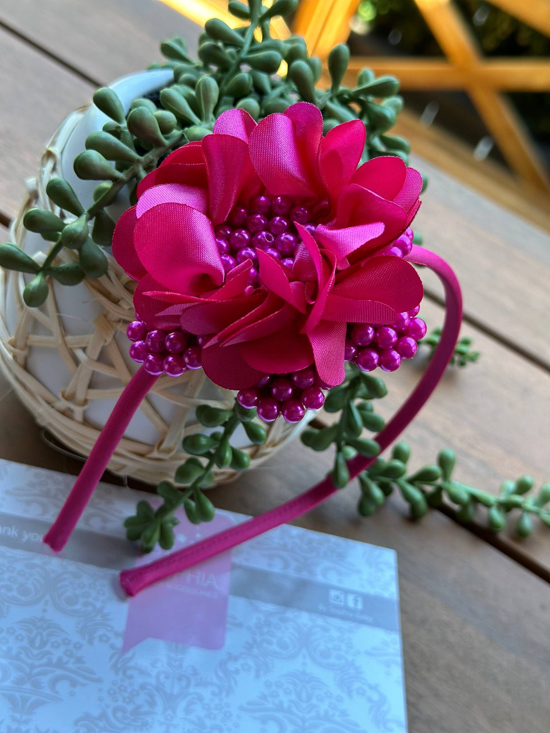 Hot Pink Blumen Stirnband, Mädchen Hartes Foto Requisite, Große Blume Bogen Rosa Perlen 993 Hot Pink Blumen Stirnband, Mädchen Hartes Foto Requisite, Große Blume Bogen Rosa Perlen 993 von Etsy - BySophiaBaby