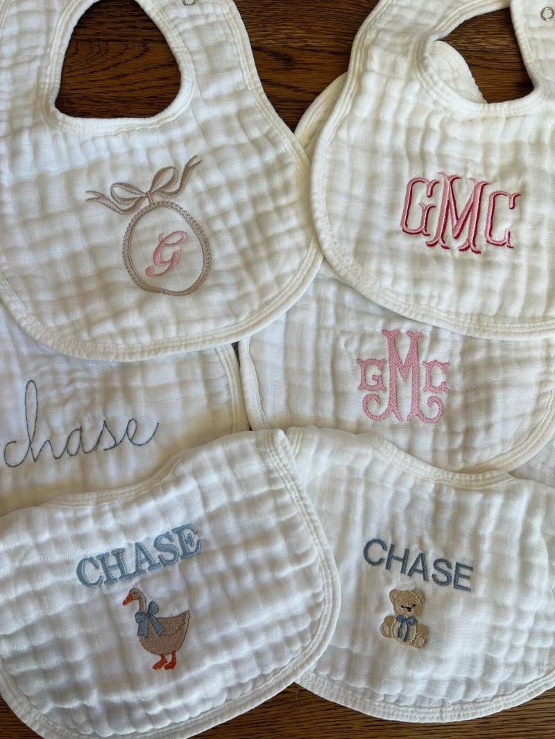 Personalisiertes Spucktuch Und Lätzchen Für Babys von Etsy - CATWALKCUSTOM