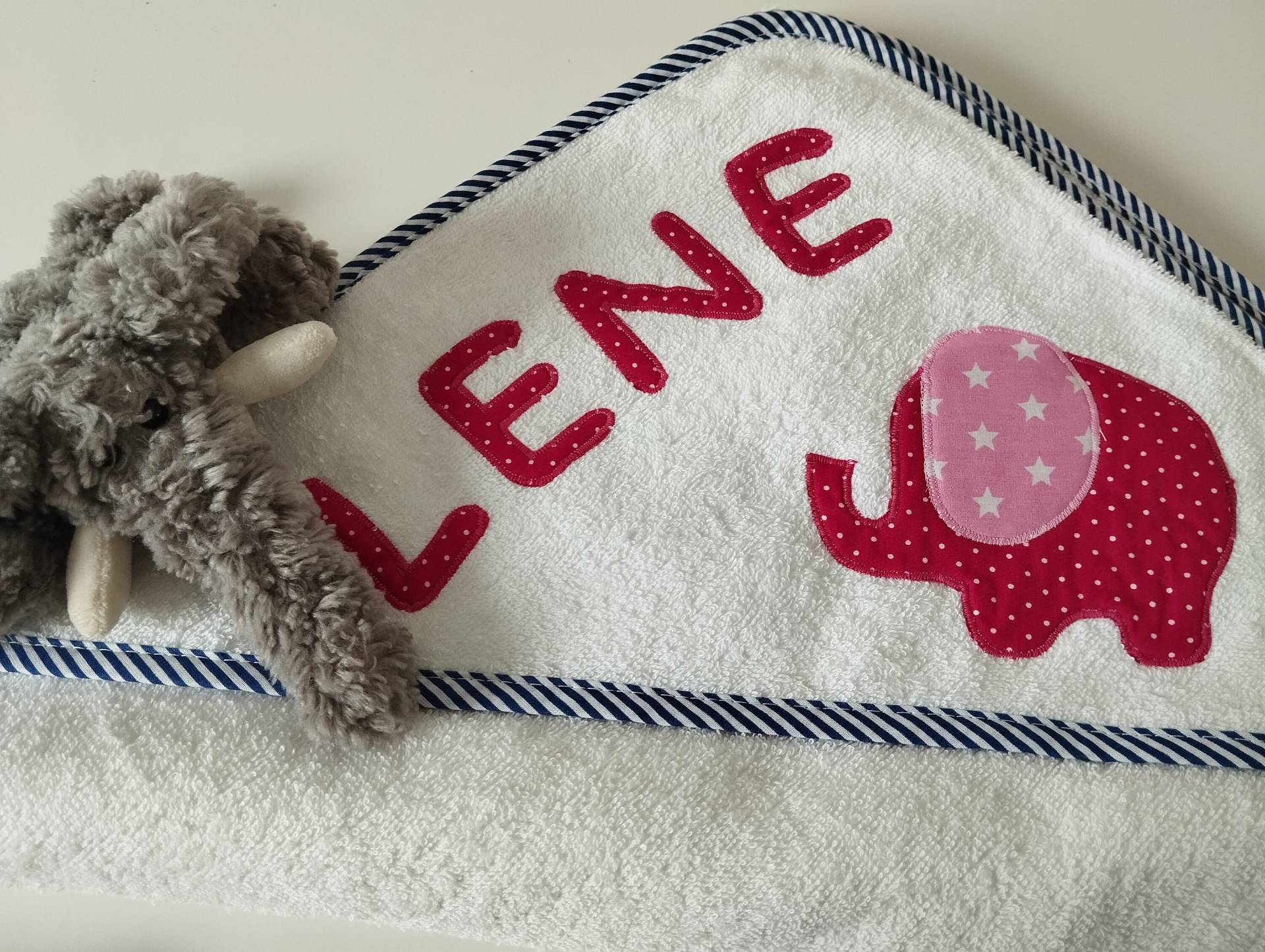 Handtuch Baby Mit Elefant Personalisiert Weiß Pink Rosa Kapuzenbadetuch von Etsy - CORINAsBASTELSTUBE
