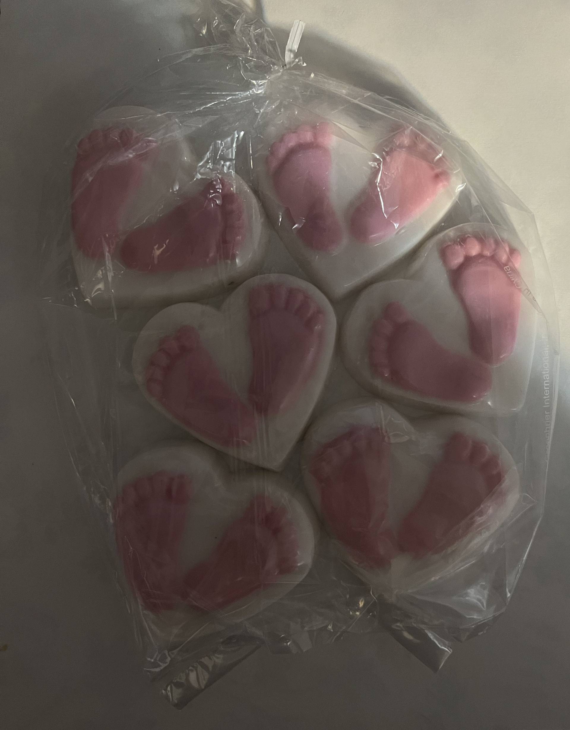 Baby Fußabdrücke in Herzform Seife 6 Riegel Einzeln Gewickelt, Auch Option Für Individuelle Anhänger Toll Gender Reveal Oder Shower von Etsy - CandlesSoapAndMore