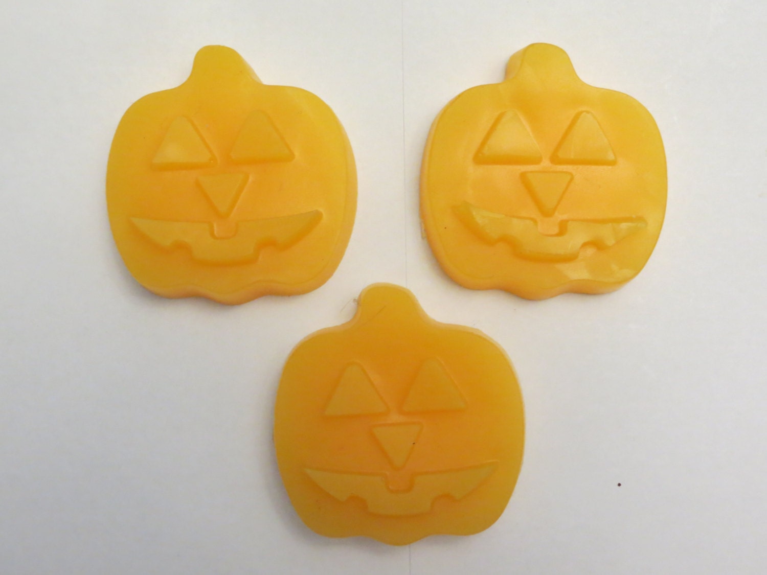 Halloween Seifen Kürbis Fledermäuse Oder Grabstein 3Er Pack von Etsy - CandlesSoapAndMore