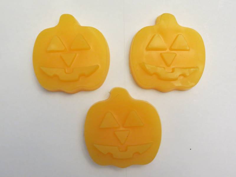 Halloween Seifen Kürbis Fledermäuse Oder Grabstein 3Er Pack von Etsy - CandlesSoapAndMore