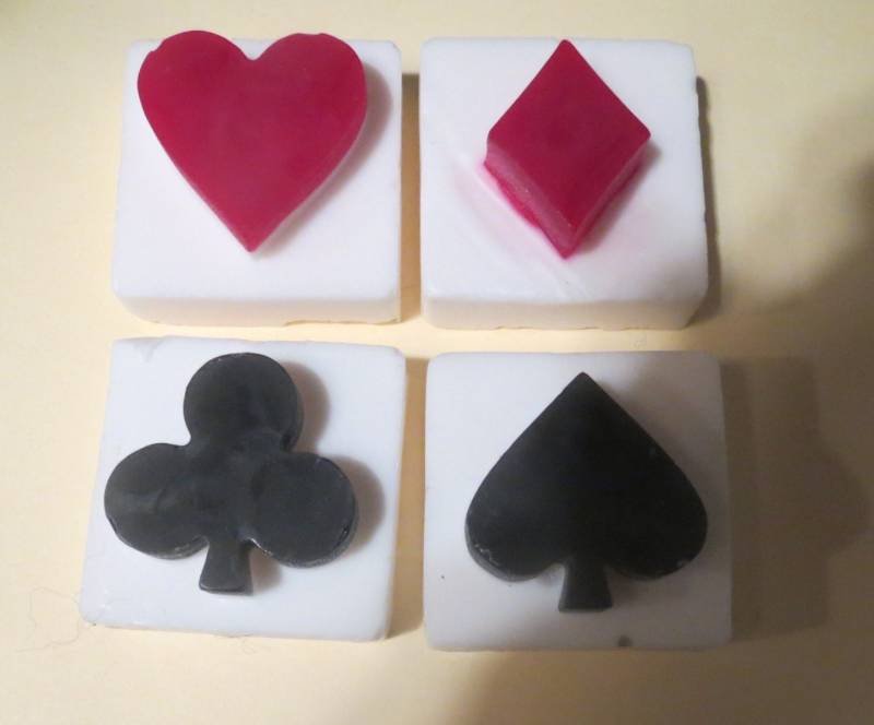 Spielkarten Anzug Seife 4Er Set in Klar Geschenkbox Tolles Geschenk Für Spieler Badezimmer von Etsy - CandlesSoapAndMore
