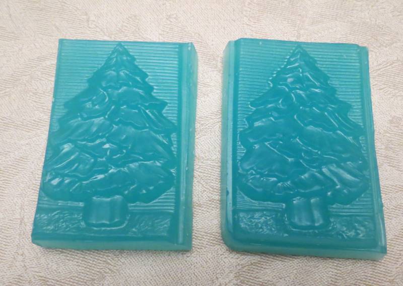 Weihnachtsseife 2 Stück Frohe Feiertage Oder Weihnachtsbaum Leiste von Etsy - CandlesSoapAndMore