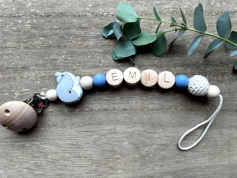 Schnullerkette I Personalisiert Mit Namen Perlen Aus Holz & Silikon von Etsy - CaptainWoodBoutique