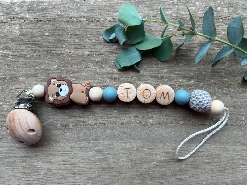 Schnullerkette I Personalisiert Mit Namen Perlen Aus Holz & Silikon von Etsy - CaptainWoodBoutique