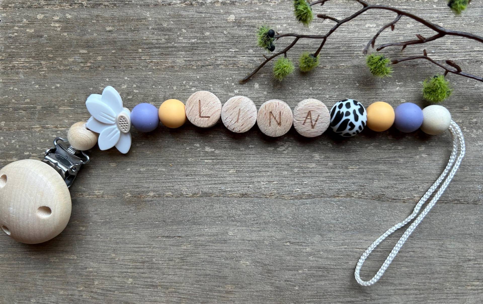 Schnullerkette I Personalisiert Mit Namen Perlen Aus Holz & Silikon von Etsy - CaptainWoodBoutique
