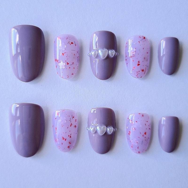 Blumen Press Ons | Kurze Nägel Lila Konfetti Blumennägel Flocken Herz Tip Nails Ovale von Etsy - CapybaraNails
