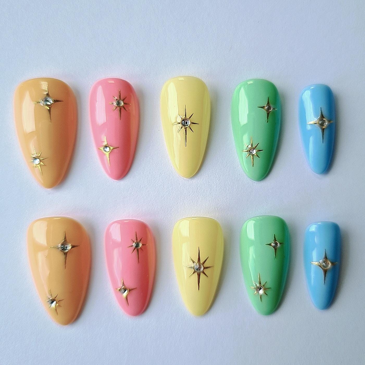 Regenbogen Stern Drücken Sie Auf Die Nägel | Farbe Pop Sternennägel Bunte Festival Niedliche Luxus Fake von Etsy - CapybaraNails