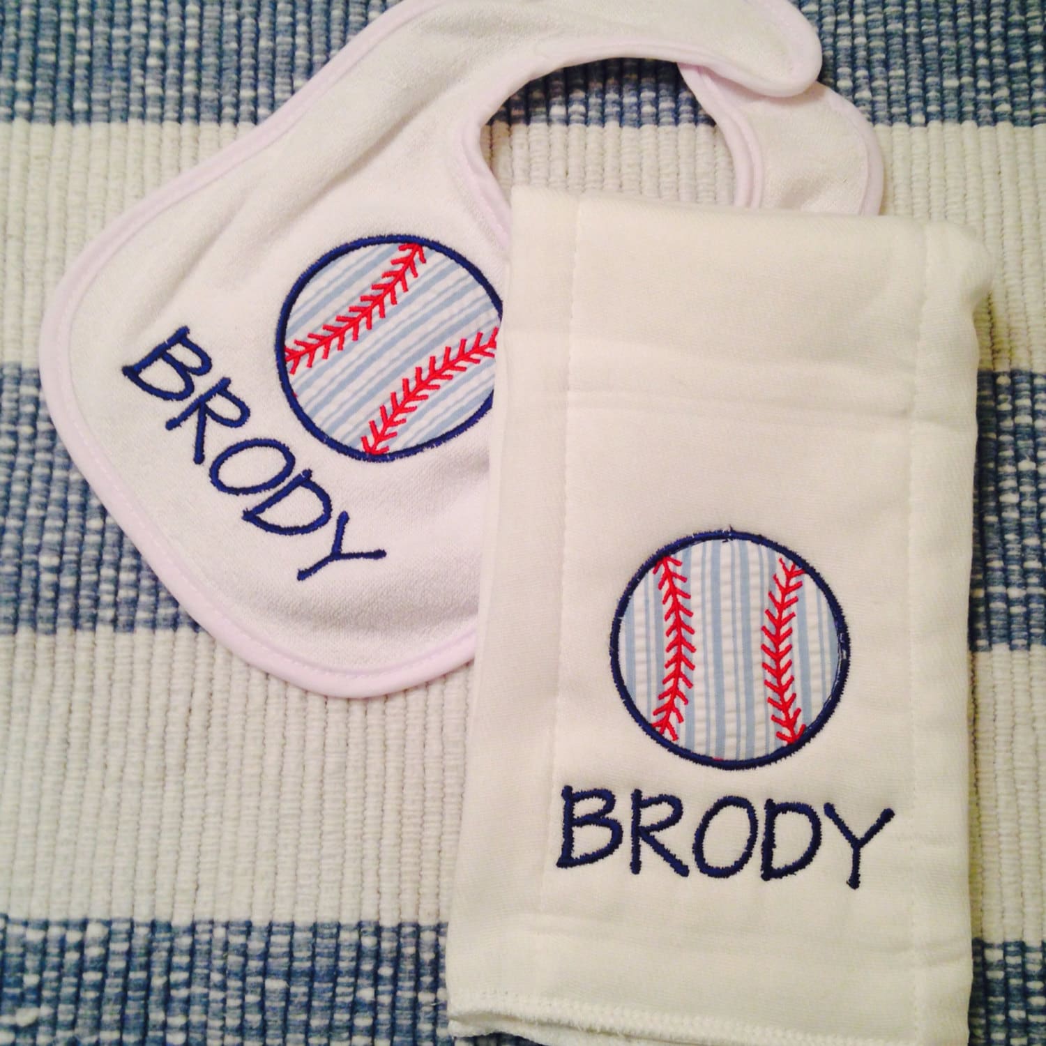 Baseball Baby Lätzchen Set/& Spucktuch Shower Sport Geschenk von Etsy - CarolinaMonogramCo
